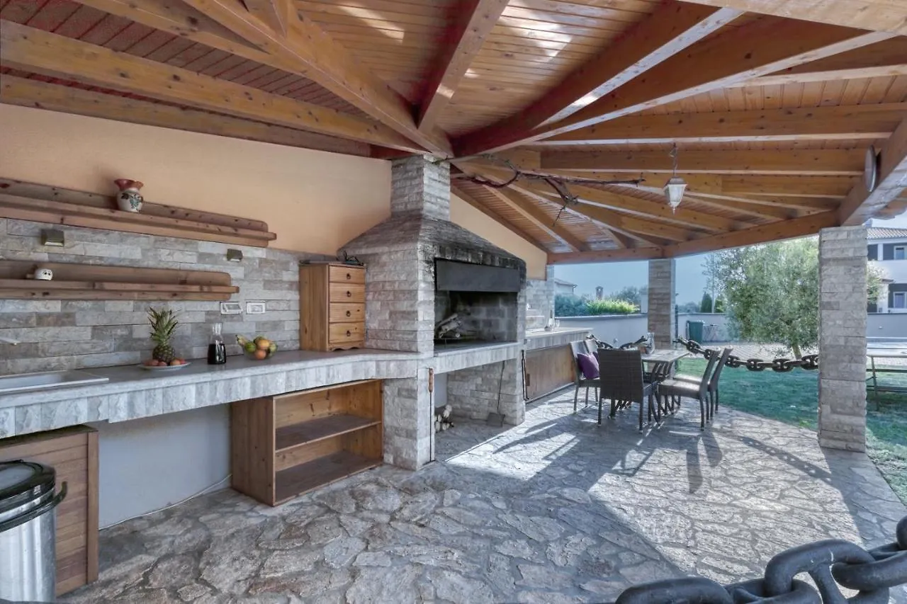 Villa Gracia - Big House, Pool, Bbq, Playground & Table Tennis, Game Room With Billiards & Table Football, Pula, Istria  Pula