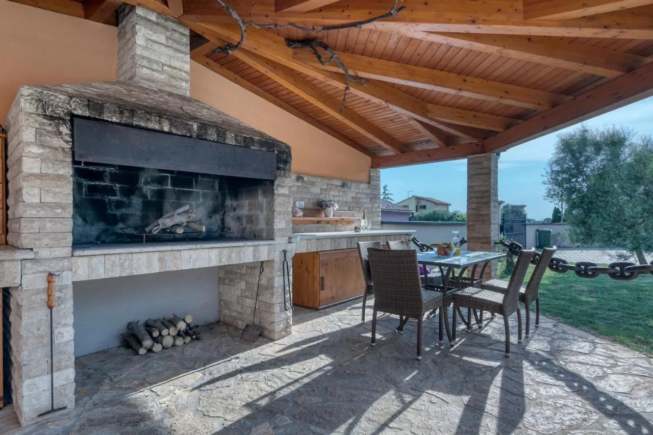 Villa Gracia - Big House, Pool, Bbq, Playground & Table Tennis, Game Room With Billiards & Table Football, Pula, Istria Pula