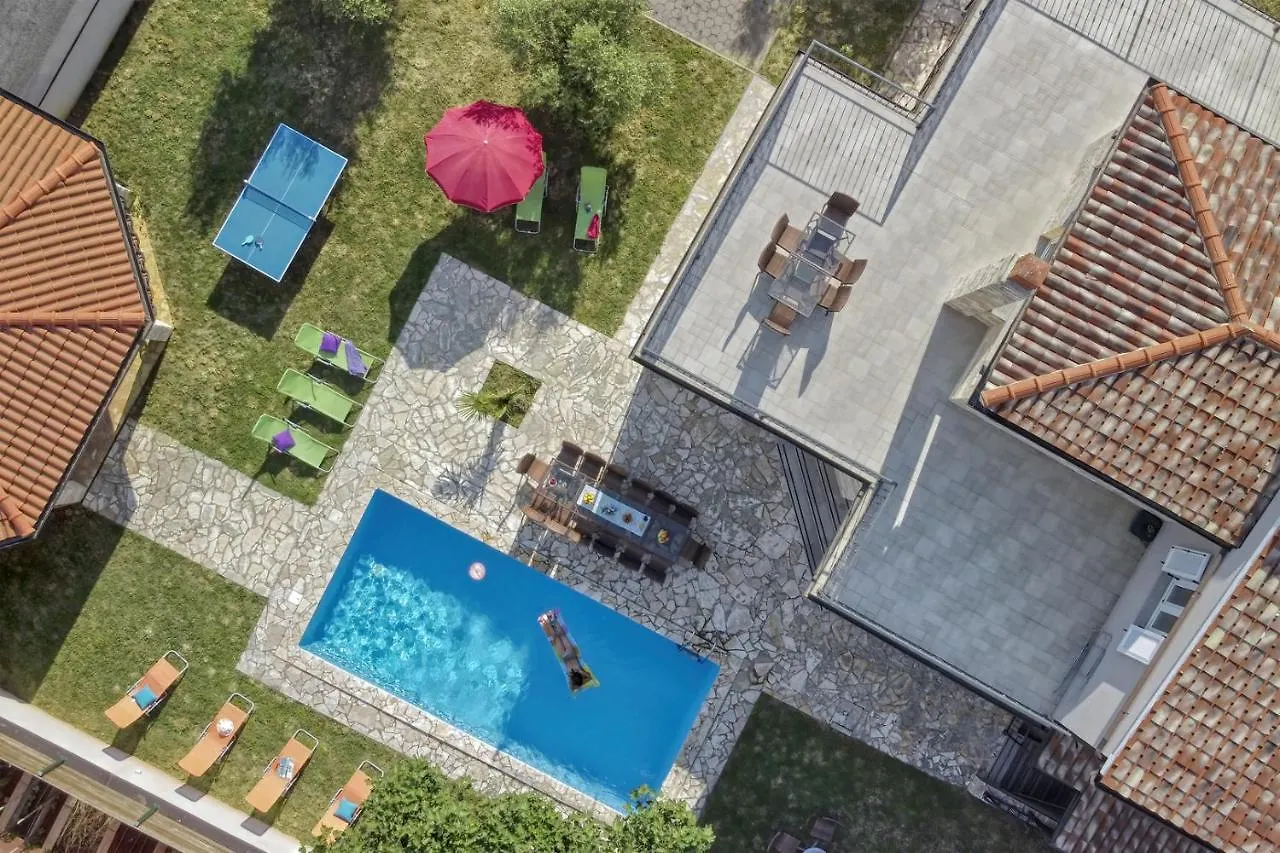 Villa Gracia - Big House, Pool, Bbq, Playground & Table Tennis, Game Room With Billiards & Table Football, Pula, Istria