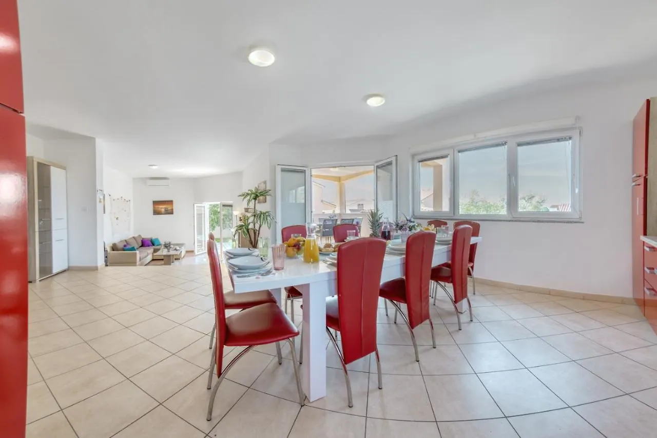 Villa Gracia - Big House, Pool, Bbq, Playground & Table Tennis, Game Room With Billiards & Table Football, Pula, Istria 0*, Pula