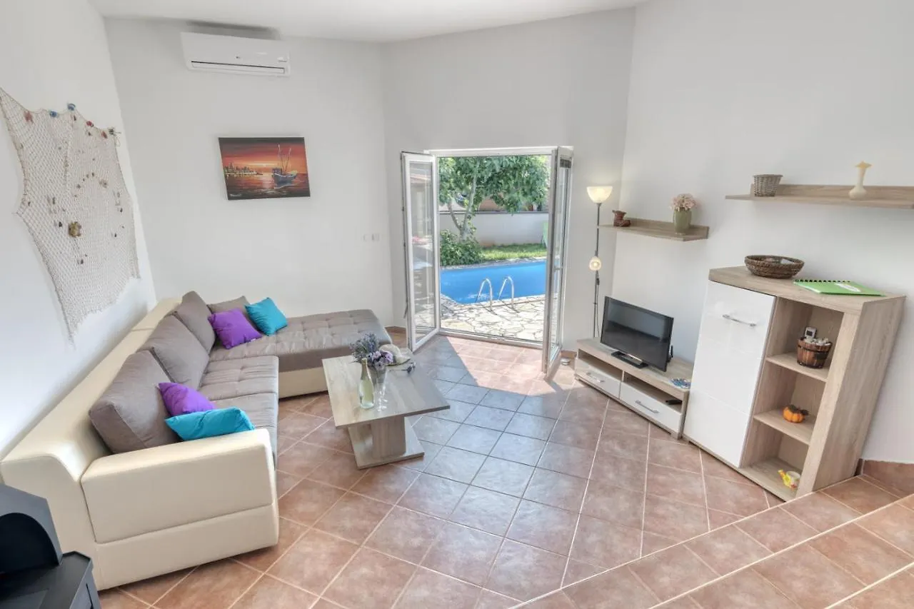 Villa Gracia - Big House, Pool, Bbq, Playground & Table Tennis, Game Room With Billiards & Table Football, Pula, Istria