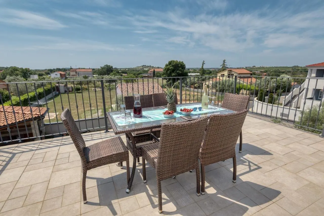 Villa Gracia - Big House, Pool, Bbq, Playground & Table Tennis, Game Room With Billiards & Table Football, Pula, Istria