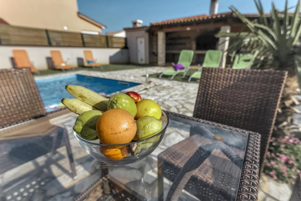 Villa Gracia - Big House, Pool, Bbq, Playground & Table Tennis, Game Room With Billiards & Table Football, Pula, Istria Croatie