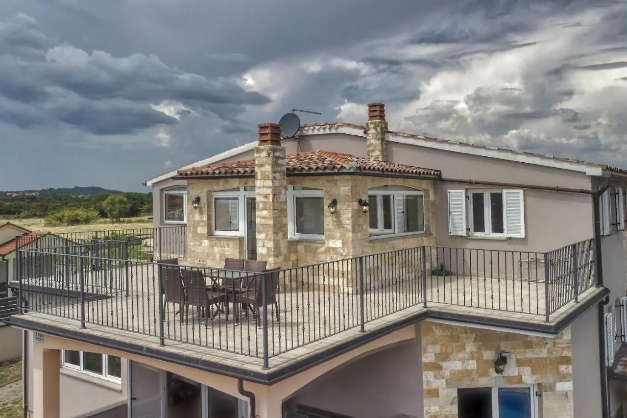 Villa Gracia - Big House, Pool, Bbq, Playground & Table Tennis, Game Room With Billiards & Table Football, Pula, Istria 0*, Pula Croatie