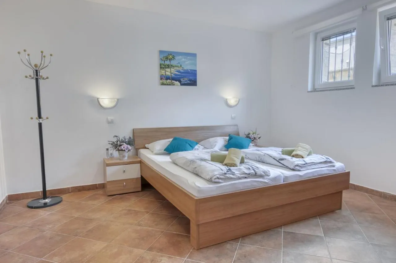 Villa Gracia - Big House, Pool, Bbq, Playground & Table Tennis, Game Room With Billiards & Table Football, Pula, Istria Croatie