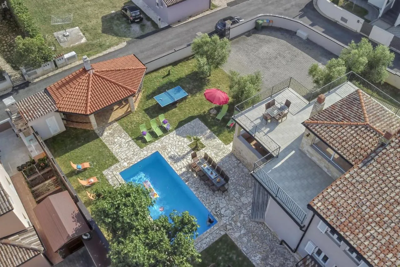 Villa Gracia - Big House, Pool, Bbq, Playground & Table Tennis, Game Room With Billiards & Table Football, Pula, Istria  Pula