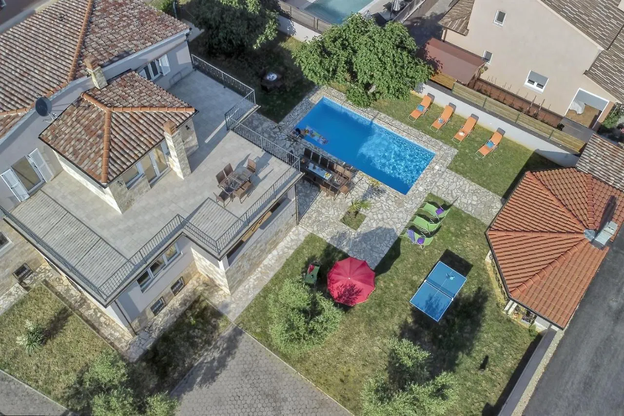 Villa Gracia - Big House, Pool, Bbq, Playground & Table Tennis, Game Room With Billiards & Table Football, Pula, Istria 0*, Pula