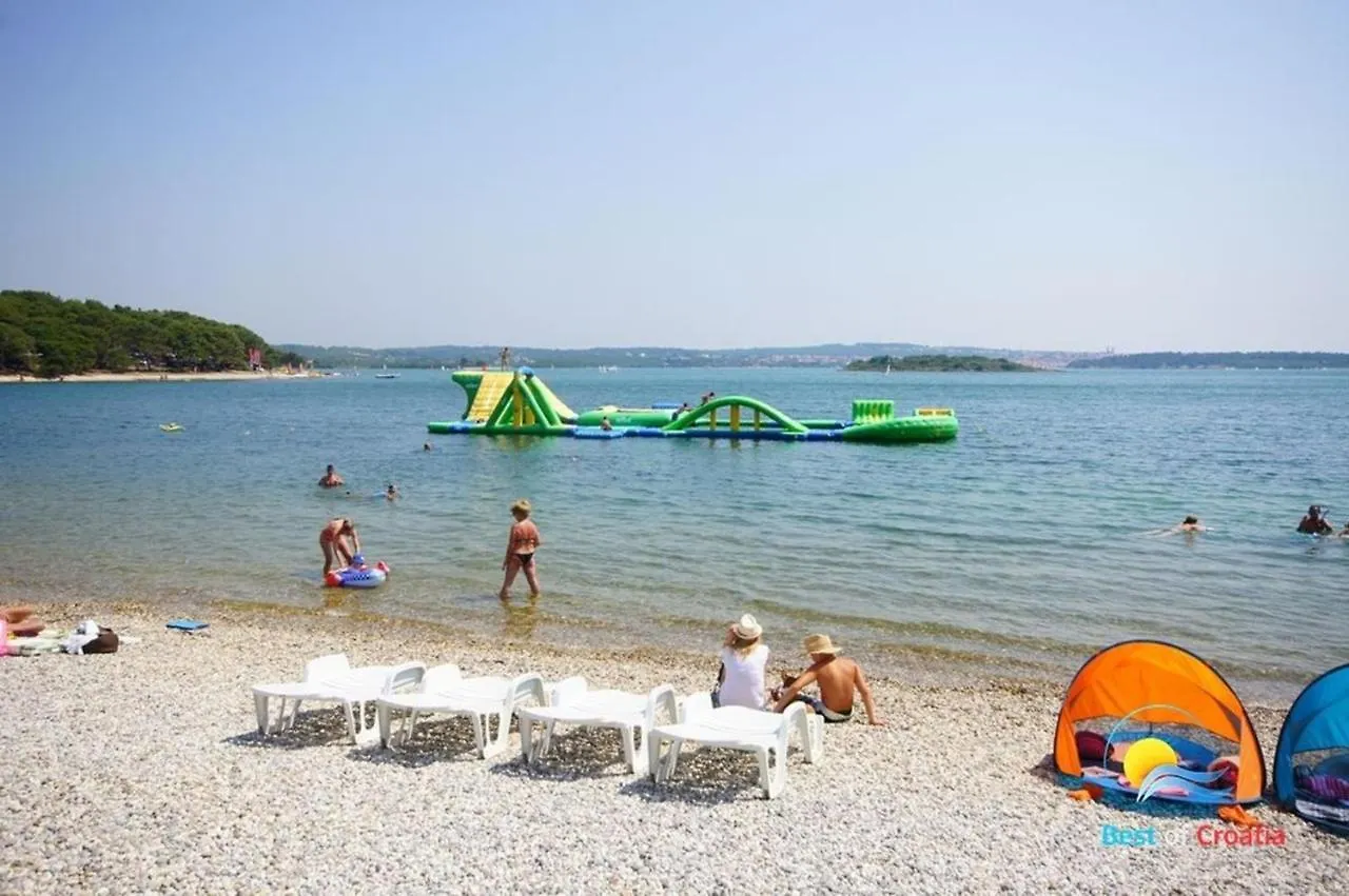 Villa Gracia - Big House, Pool, Bbq, Playground & Table Tennis, Game Room With Billiards & Table Football, Pula, Istria Croacia