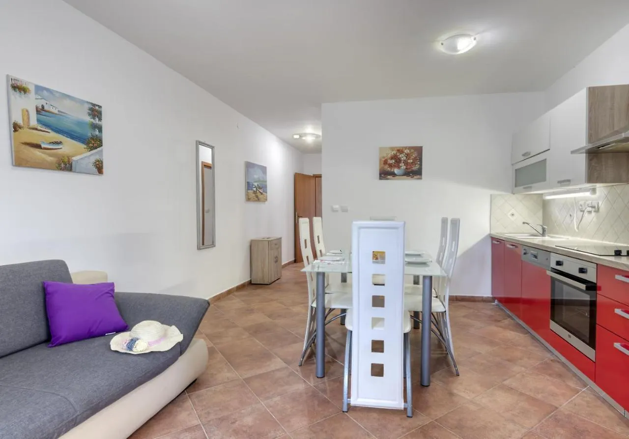 Villa Gracia - Big House, Pool, Bbq, Playground & Table Tennis, Game Room With Billiards & Table Football, Pula, Istria