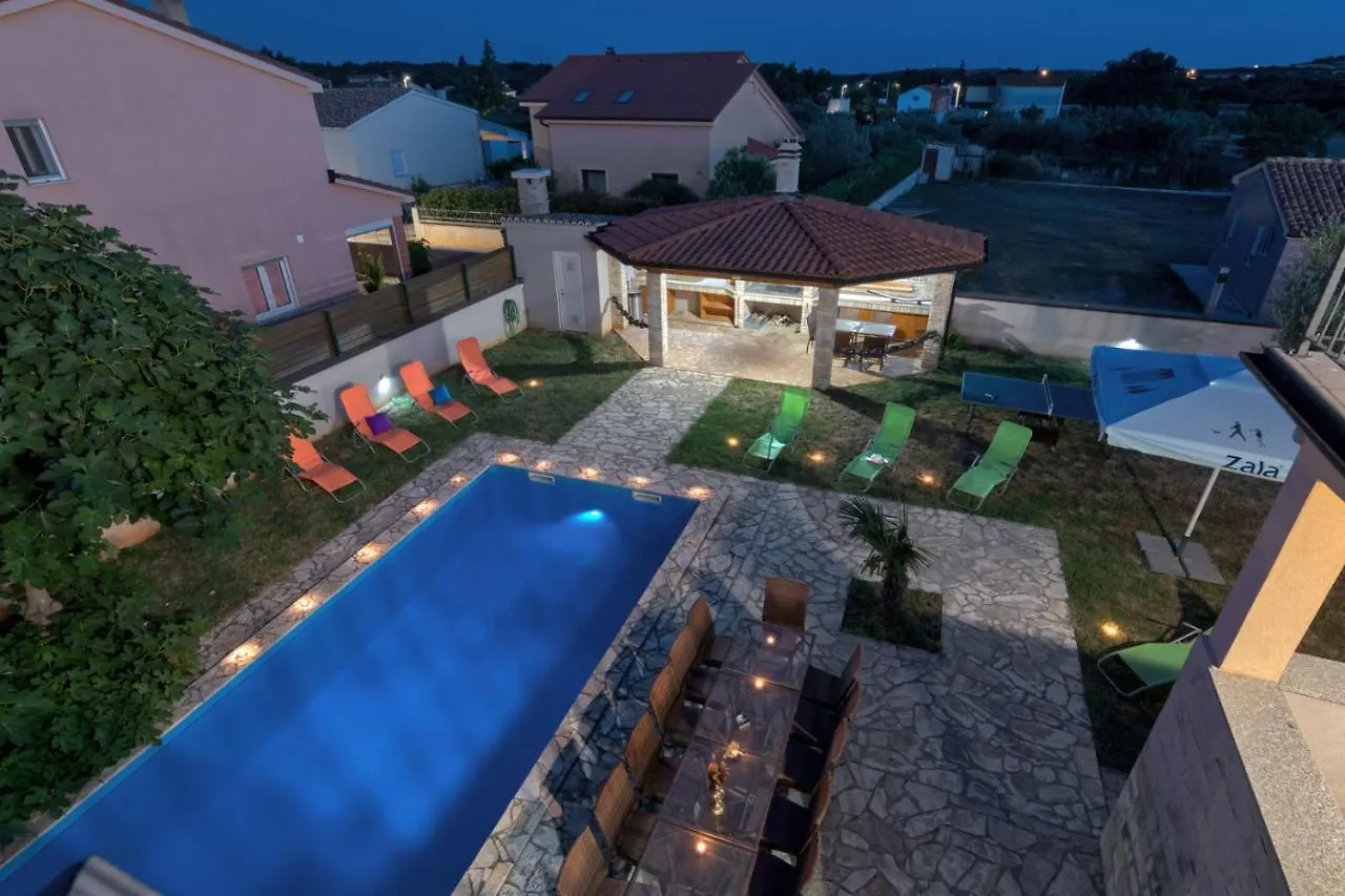 Villa Gracia - Big House, Pool, Bbq, Playground & Table Tennis, Game Room With Billiards & Table Football, Pula, Istria Croacia