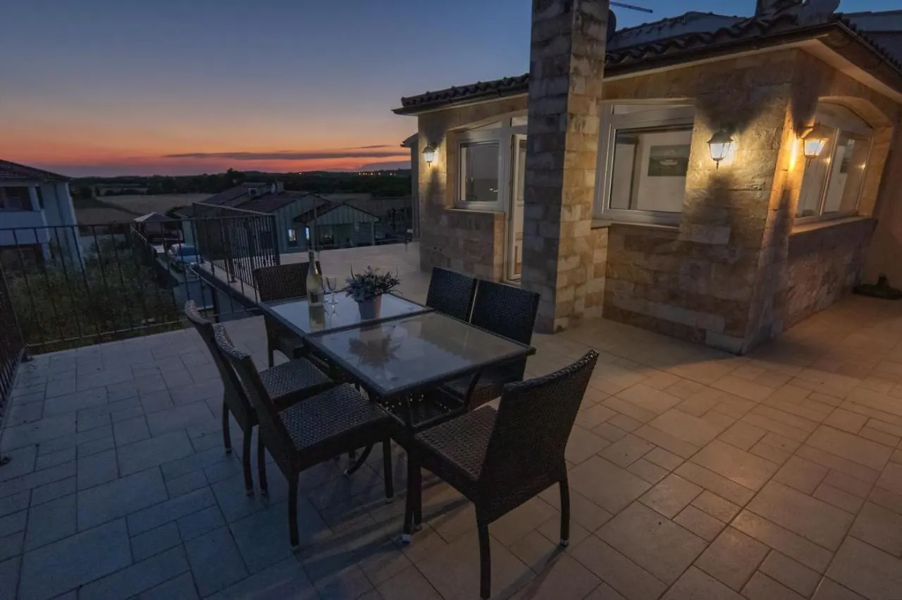 Villa Gracia - Big House, Pool, Bbq, Playground & Table Tennis, Game Room With Billiards & Table Football, Pula, Istria