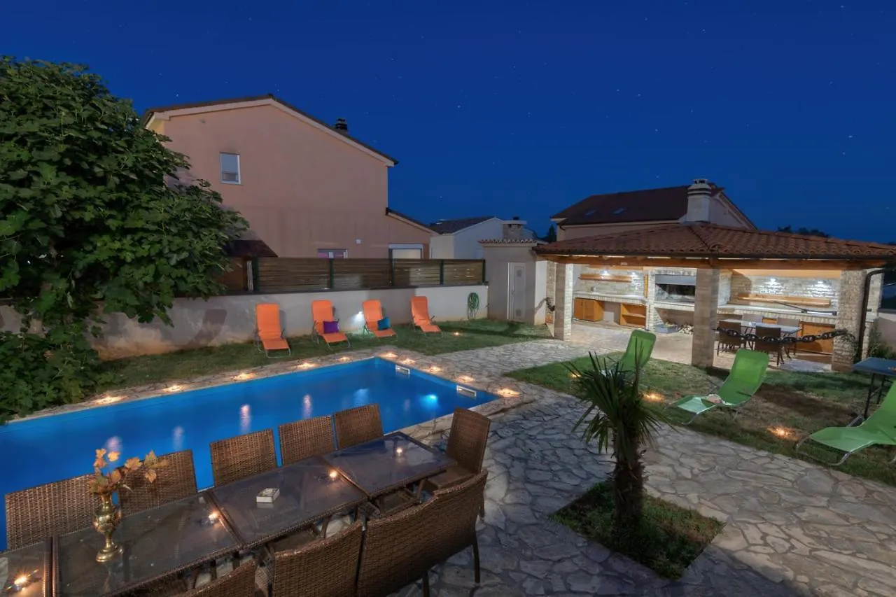 Villa Gracia - Big House, Pool, Bbq, Playground & Table Tennis, Game Room With Billiards & Table Football, Pula, Istria
