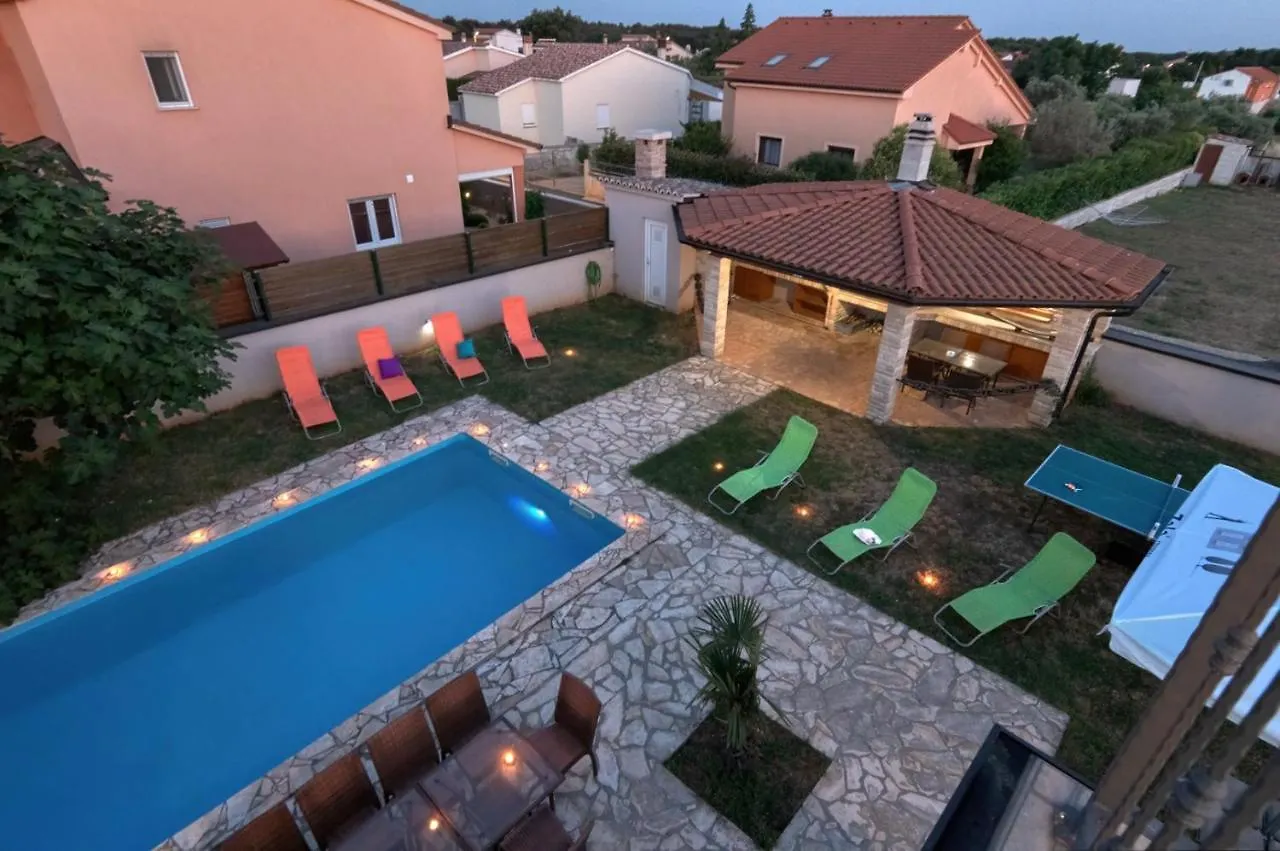 Villa Gracia - Big House, Pool, Bbq, Playground & Table Tennis, Game Room With Billiards & Table Football, Pula, Istria