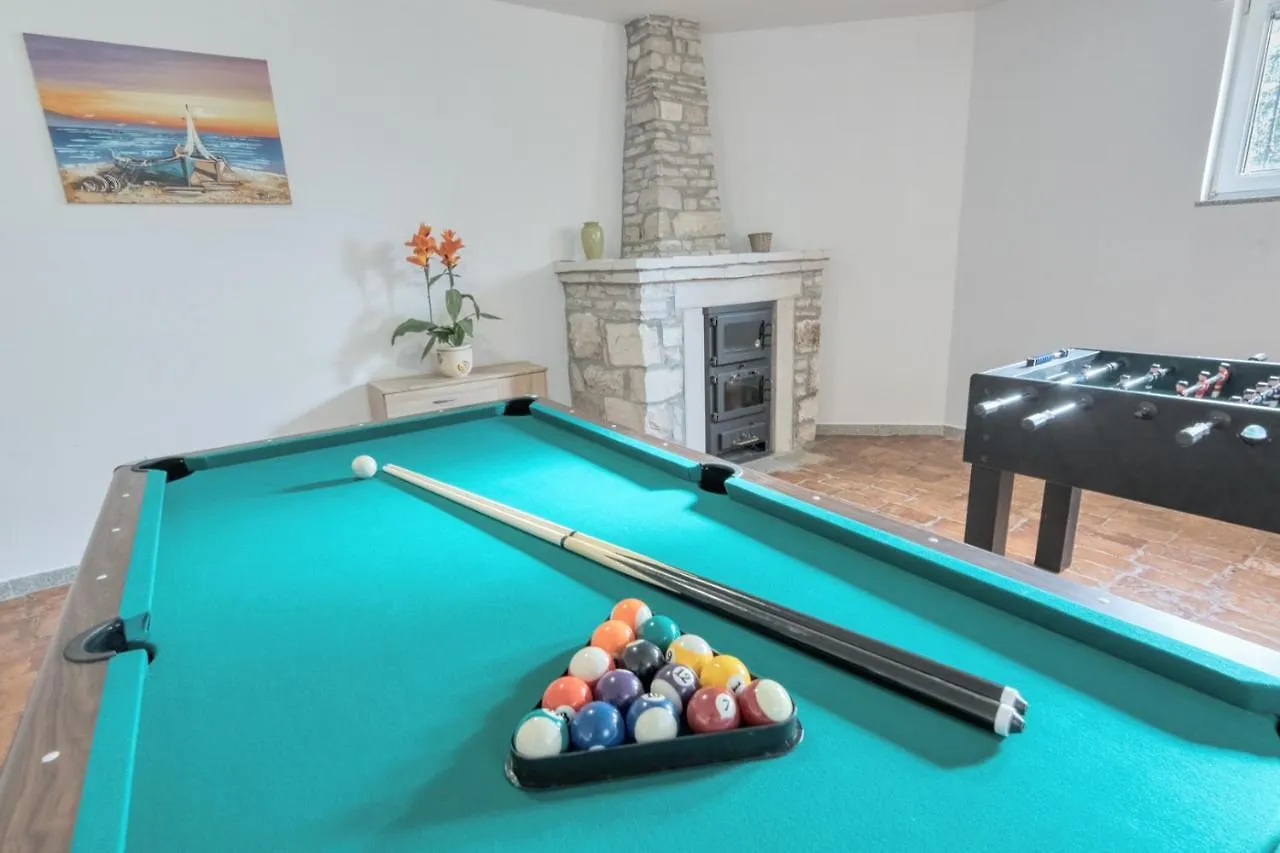 Villa Gracia - Big House, Pool, Bbq, Playground & Table Tennis, Game Room With Billiards & Table Football, Pula, Istria