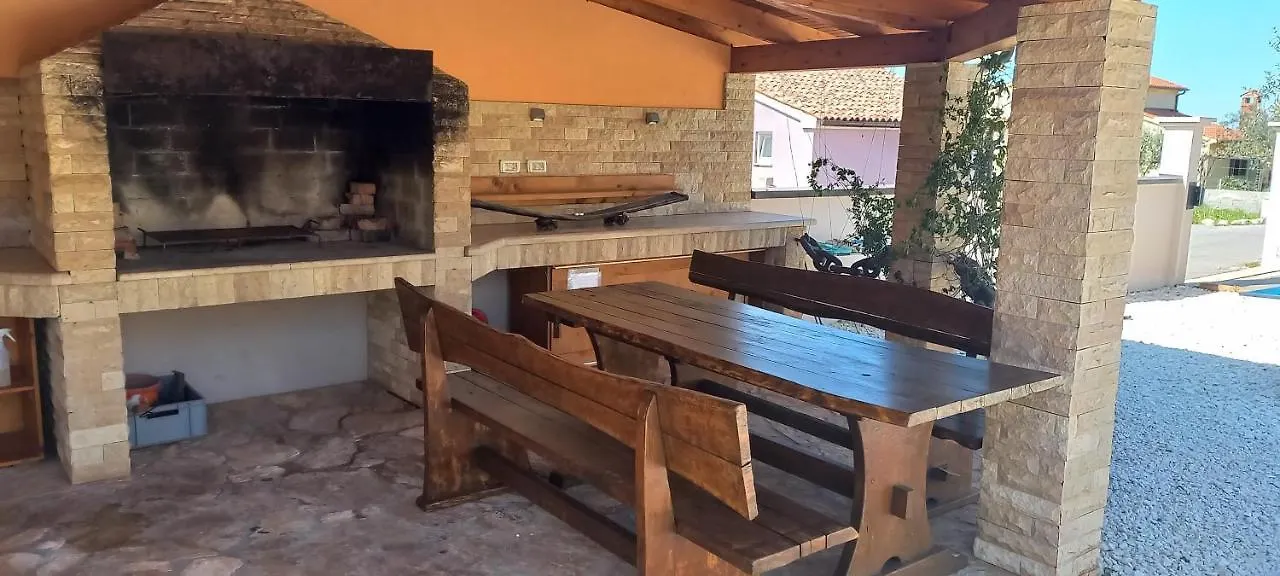 Villa Gracia - Big House, Pool, Bbq, Playground & Table Tennis, Game Room With Billiards & Table Football, Pula, Istria Pula