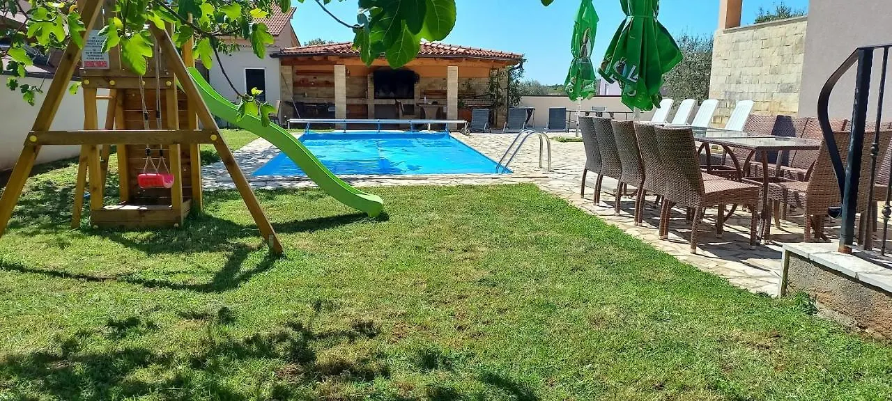 Villa Gracia - Big House, Pool, Bbq, Playground & Table Tennis, Game Room With Billiards & Table Football, Pula, Istria