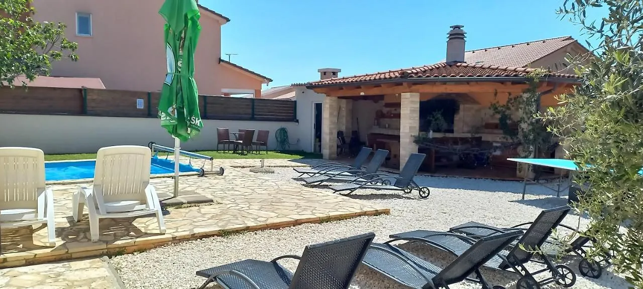 Villa Gracia - Big House, Pool, Bbq, Playground & Table Tennis, Game Room With Billiards & Table Football, Pula, Istria